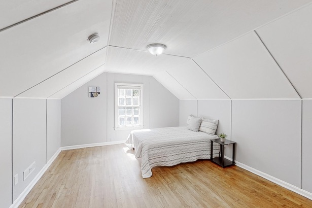 SW Atlanta upstairs bedroom
