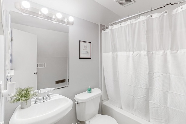 SW Atlanta bathroom